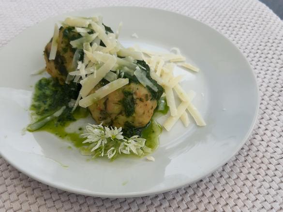 Bärlauch Knödel mit Parmesan und Bärlauch Butter