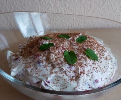 Quarkspeise mit Himbeeren und Amarettini