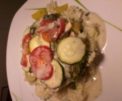 Seelachsfilet mit Kräuterhaube auf Gemüse, Basmatireis mit Kräutersoße