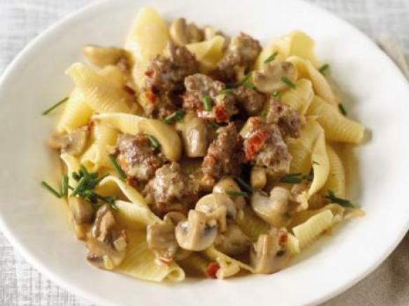 Nudeln mit Pilz-Hack-Rahmsoße nach essen & trinken (fjT)