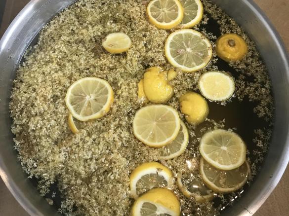 Holunderblütensirup