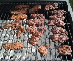 Grillwürstchen Cevapcici vegan Würstchen grillen Bratling Frikadelle Frikos