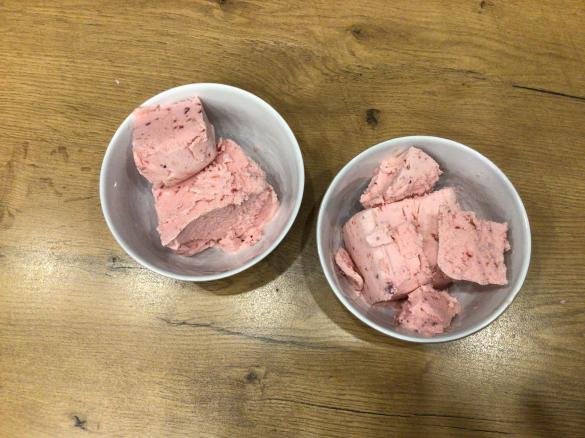 Kirsch-Buttermilch Eis