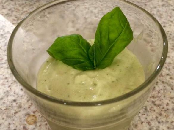 Variation von Banane Basilikum Maracuja Eis