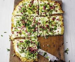 Pizza / Flammkuchen low carb mit Blumenkohl und Hüttenkäse