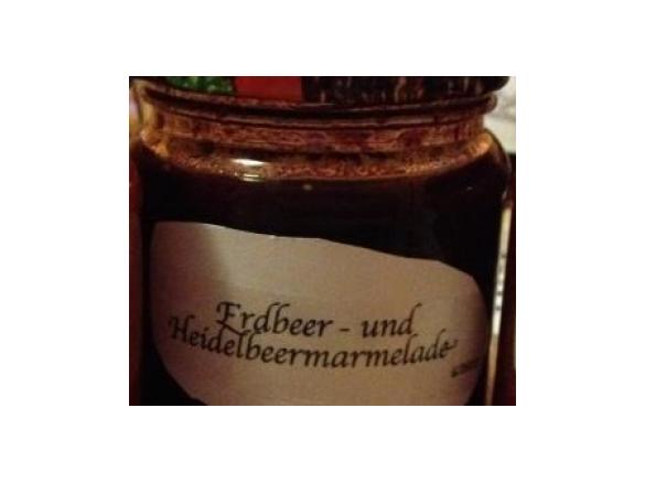 Erdbeer- und Heidelbeermarmelade