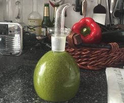 Basilikumöl mit Thymian und Knoblauch