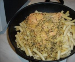 Weißwein Sauce mit Lachs auf Nudeln ..