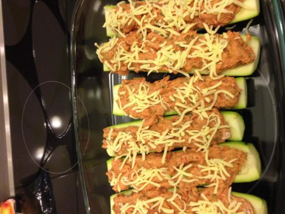 Gefüllte Zucchini mit Hackmus