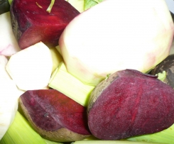 Scharfe Rote Bete-Kohlrabi Suppe