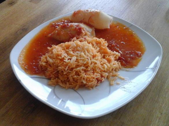 Tintenfischtuben (Tintenfisch) in Tomatenweißweinsoße 