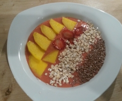 Smoothie-Bowl Erdbeer-Mango