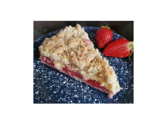 Streuselkuchen mit Erdbeeren und Vanillecreme
