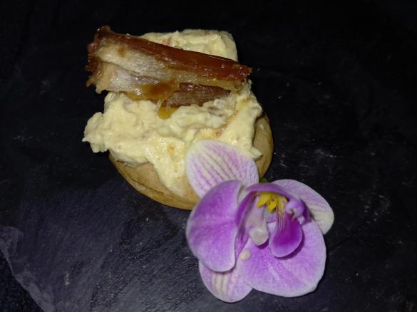 Dattel-Senf-Frischkäse