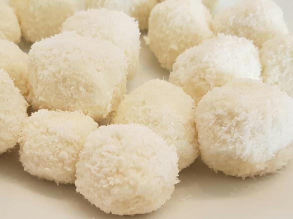 Kokos-Mandel-Praline Low Carb