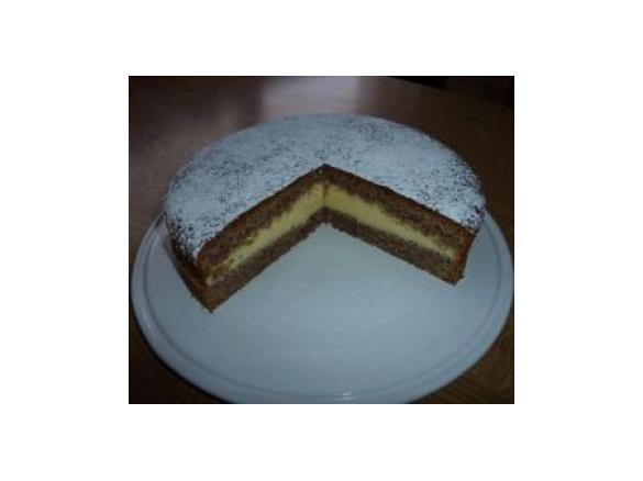 Nusskuchen mit Buttercreme-Füllung