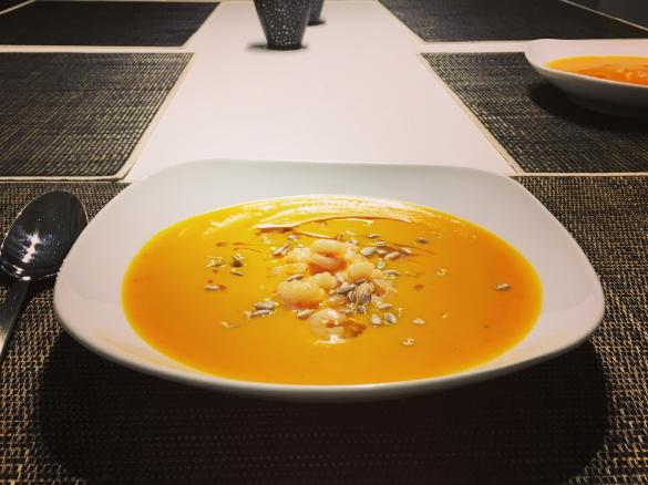 Kürbis-Kokos-Suppe mit Garnelen