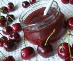 Kirschkonfitüre mit Sekt