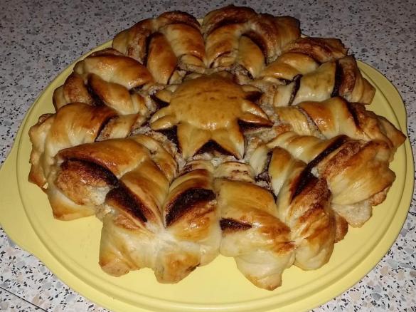 Hefeblume mit Marzipan und Nutella