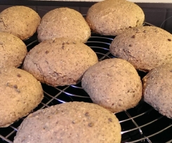 Dinkelbrötchen mit Hanf — Samen