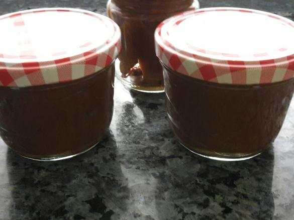 Variation Cremiger Spekulatius-Aufstrich mit Karamellkeksen (ganzjährig)