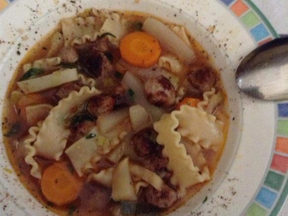 Nudeltopf mit Hackbällchen