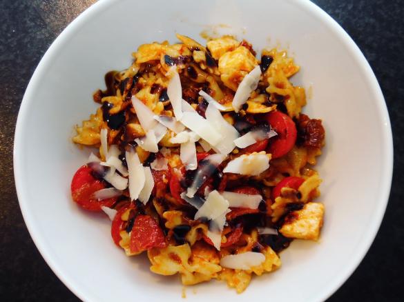 Mediterraner Nudelsalat "Tomate-Mozarella"