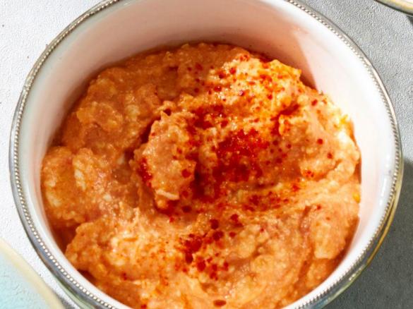 griechische Creme Chtipiti oder Tirosalata