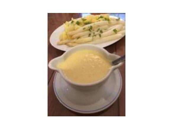 Spargel mit Kartoffeln und leichter Sauce Hollondaise