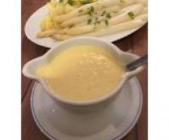 Spargel mit Kartoffeln und leichter Sauce Hollondaise