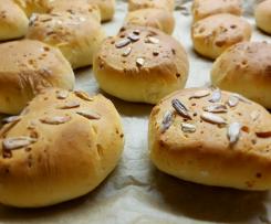 Softe Mini-Schafskäse-Brötchen