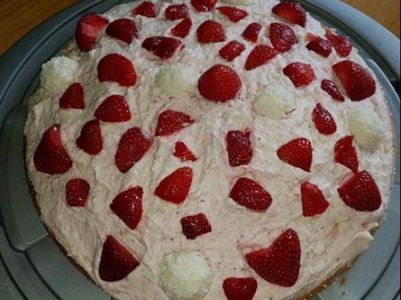 Raffaello-Erdbeer Kuppeltorte ( Schnell und einfach)