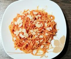 Spaghetti mit Tomatensoße