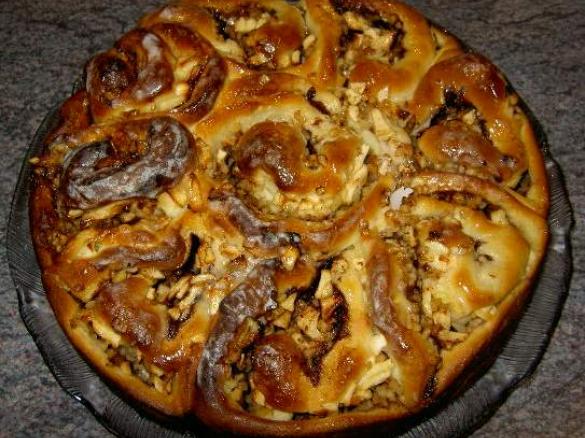 Apfel-Zimt-Nuss-Schneckenkuchen