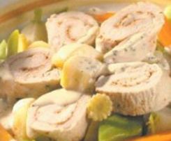 Putenbruströllchen mit Kräuter-Béchamelsauce