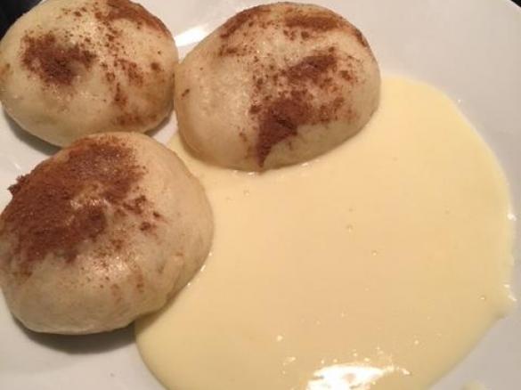 Zwetschgenknödel mit Vanillesoße