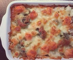 Hackfleisch-Gemüse-Kartoffelauflauf in einer Frischkäsesoße