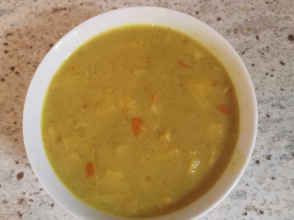 Currysuppe mit Hähnchenbrust