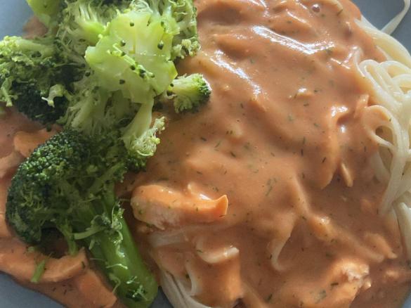 Lachs-Tomaten-Sauce zu Pasta