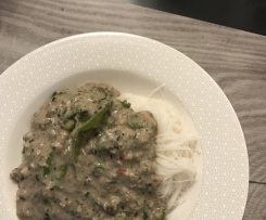 Reisnudel mit Gemüse und Erdnuss-Soße (vegan)