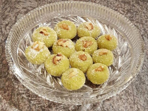 Pistazien-Marzipan mit Walnuss