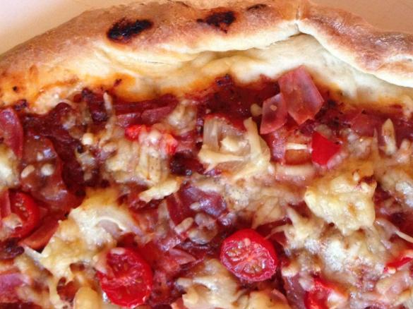 Leckerster Pizzateig für den Pizzastein (Grill oder Backofen)