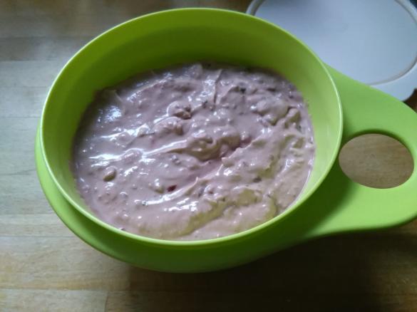 Frischkäsedip mit Amarenakirschen und Zartbitterschokolade