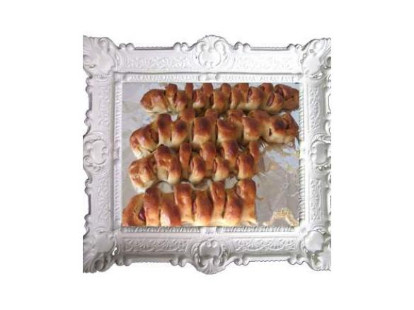 Würstchen-Partyähre (Variation von Pizza-Brot-Zopf (Partyähre aus Finessen 1/2011))