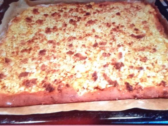 Variation von Apfelkuchen mit Quark-Öl-Teig und Marzipanstreusel