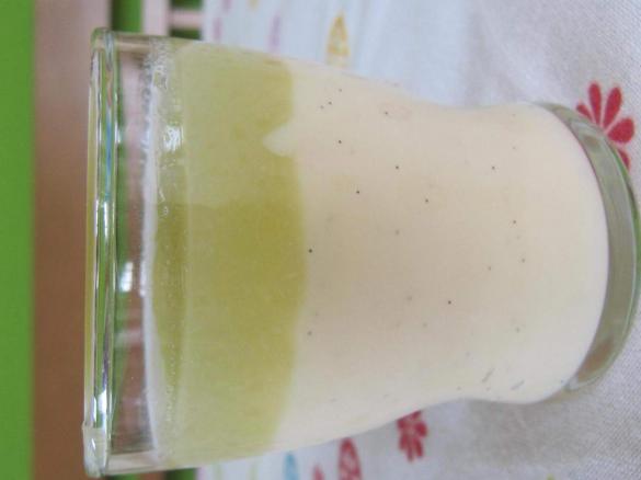 Vanillepudding mit Rhababersauce