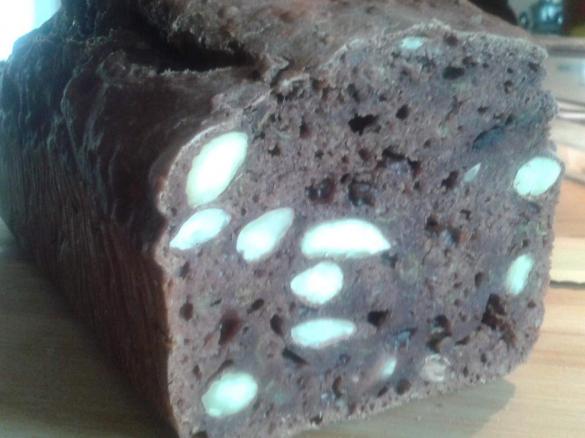 Birnenbrot mit Mandeln