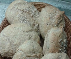 Weizenvollkornsemmel mit Quark