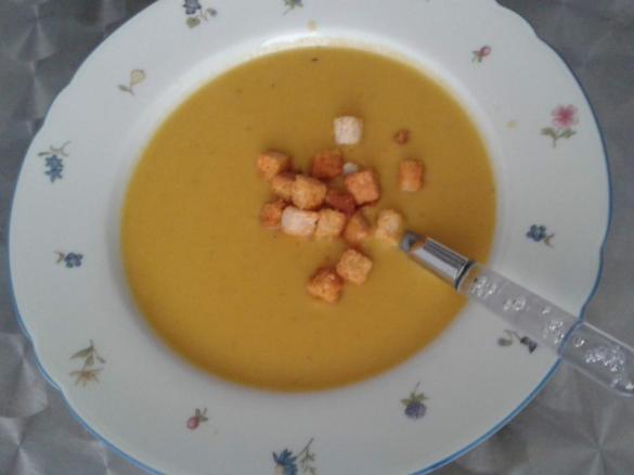 Süßkartoffel-Apfel Suppe (herzhaft)