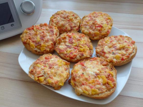 Pizzabrötchen / Gemüse-Schmand-Brötchen / Pizzasemmeln